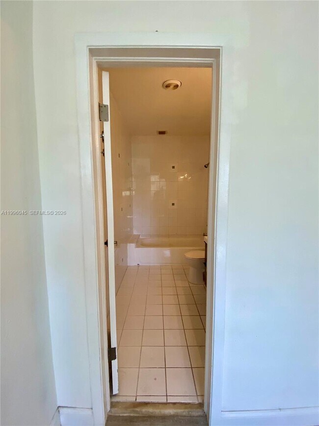 Building Photo - 1101 Bay Dr