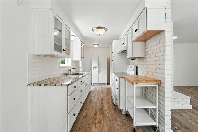 Building Photo - Charming Single-Level 3-Bedroom Home for R...