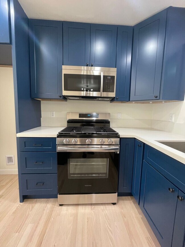 Building Photo - Beautifully Remodeled 2 Story Home In Cold...