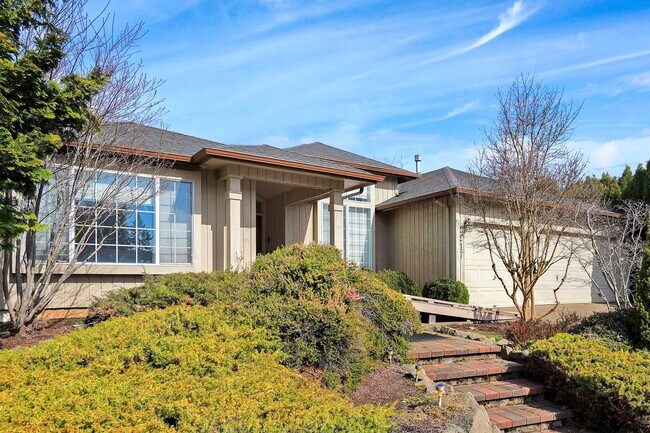 Building Photo - Spacious 3 bed, 2 bath with office (office can be used as 4th bedroom).