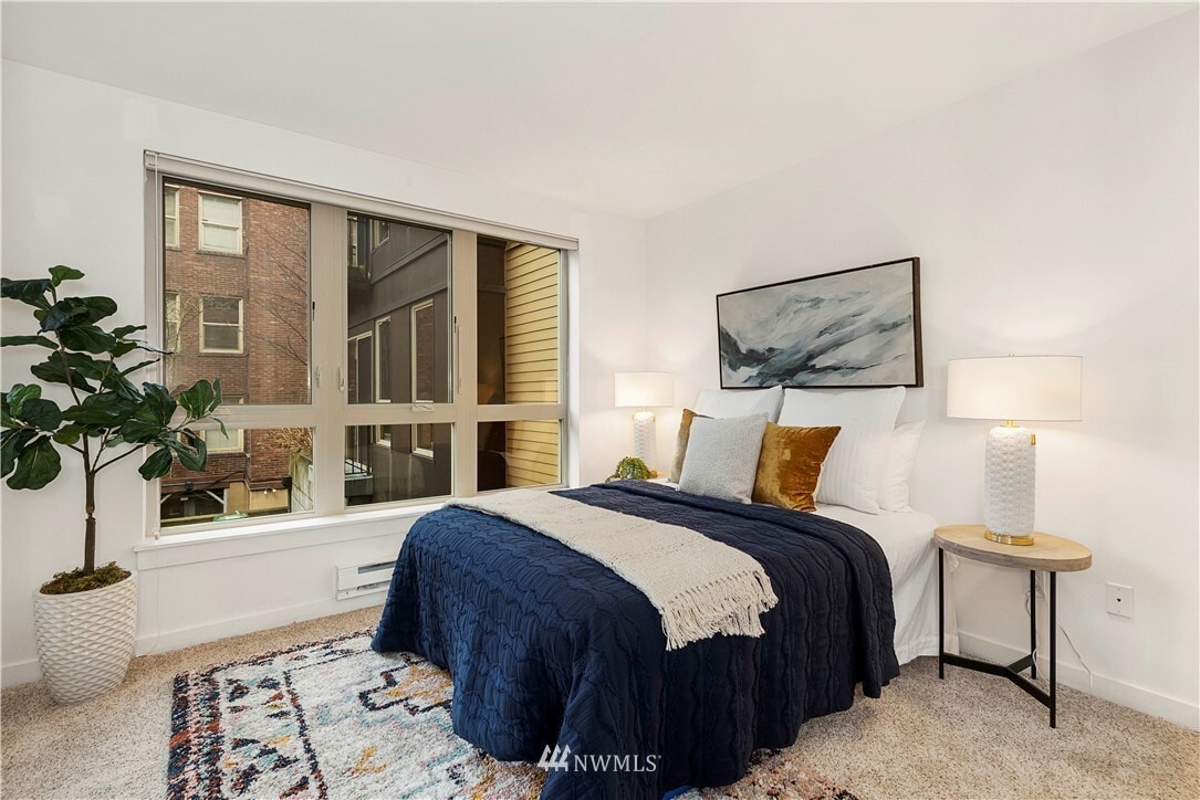 Bedroom - 1420 E Pine St