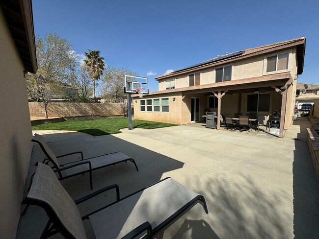 Building Photo - 40123 Vista Ridge Dr
