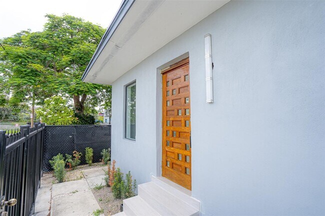 Building Photo - 666 NW 28th St