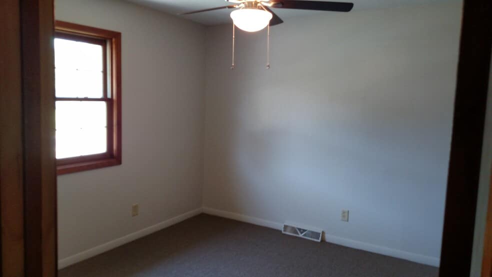 Bedroom - 407 N Marshall St