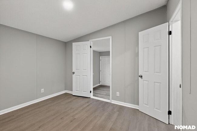 Building Photo - 5431 Pembrooke Dr