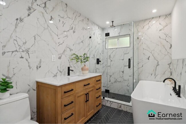 Building Photo - 4 + 3 Elegant Sherman Oaks Retreat with Po...