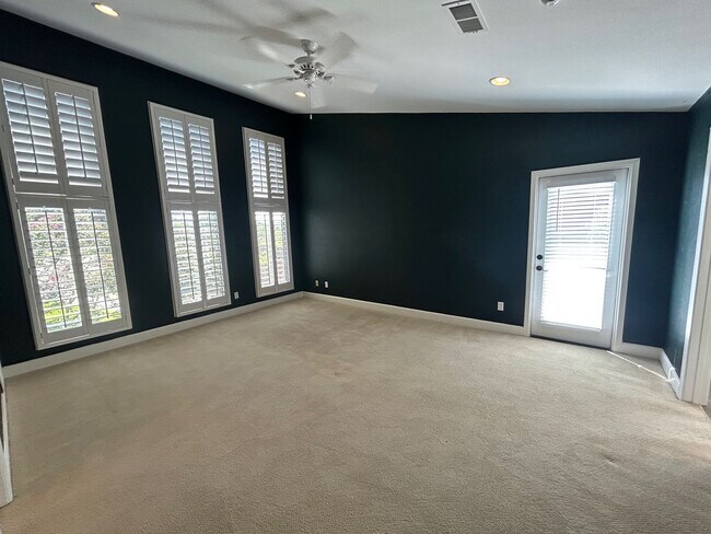 Building Photo - Beautiful Home with Beautiful Views