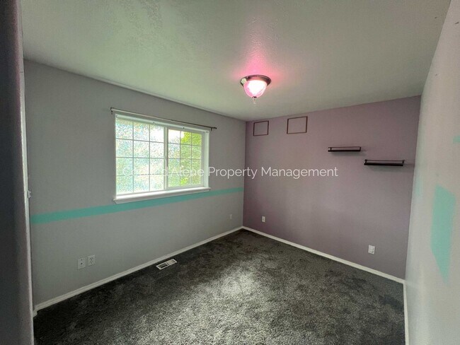 Building Photo - 3 bed, 2 bath house