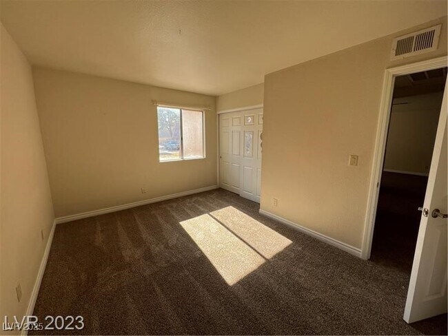 Building Photo - 5295 Indian River Dr