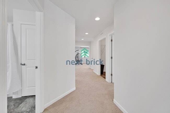Building Photo - Spacious 4-Bed & 2.5 Bath Single Family Ho...