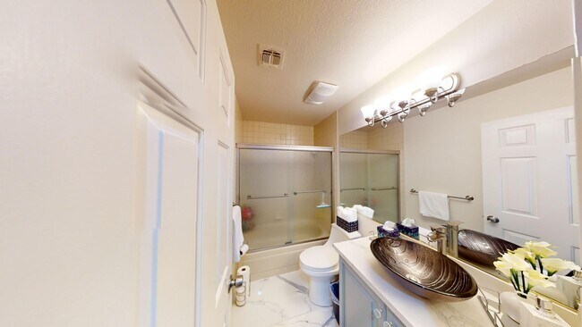 Building Photo - Spanish Trails Guard Gated Townhome!