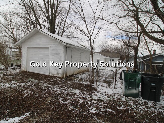 Building Photo - MUNCIE 3 BR 1 BA House with New Appliances and Garage (SECTION 8 APPROVED)