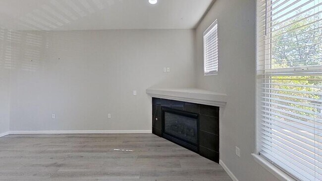 Building Photo - 1747 N Pearl St