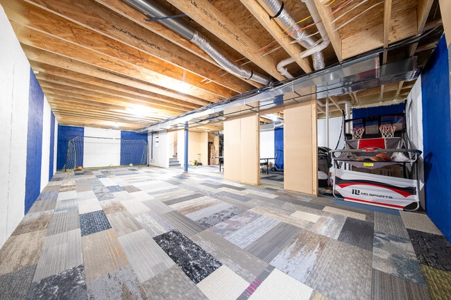 Building Photo - 8380 Abercrombie Ln