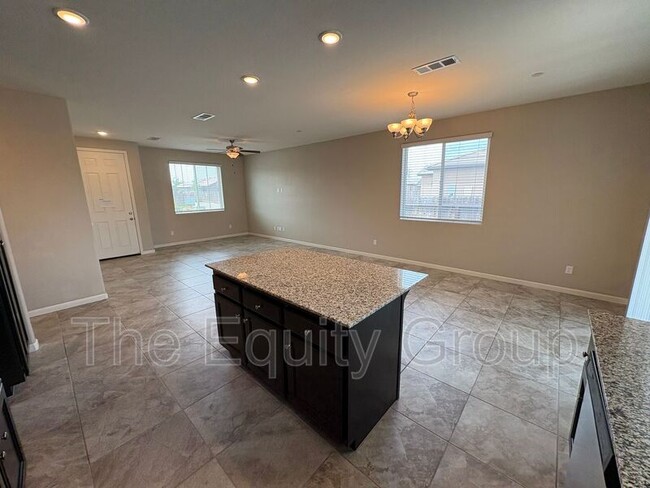Building Photo - 3234 N Noyes Ct