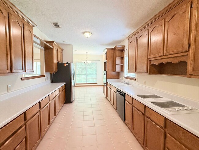 Building Photo - Custom Home On 1.78 Acre Lot