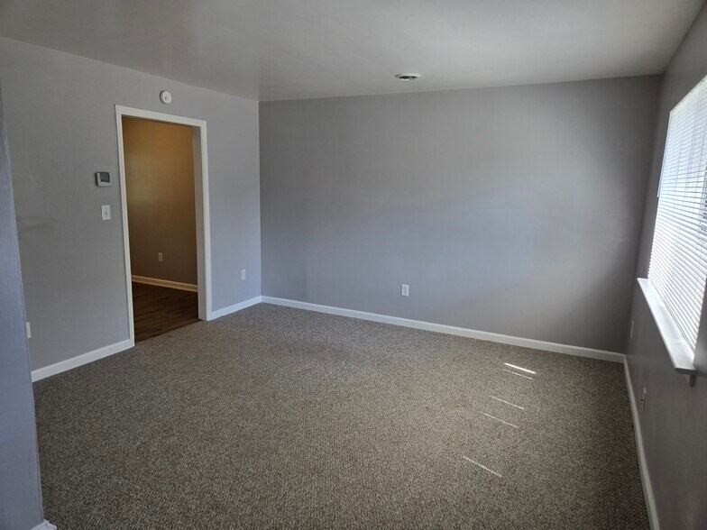 living room - 3435 Garden City Blvd SE