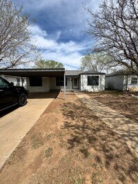 Building Photo - 3 Bedroom
