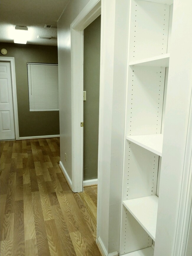 Hallway to kitchen with alcove - 702 E McCarty St