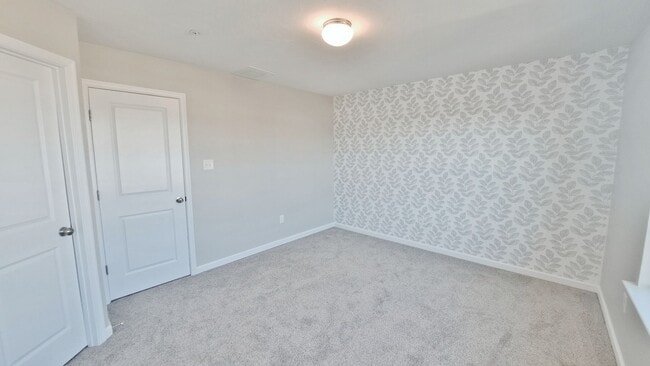 Building Photo - 3 Bed / 3-1/2 Bath Single Family Townhome