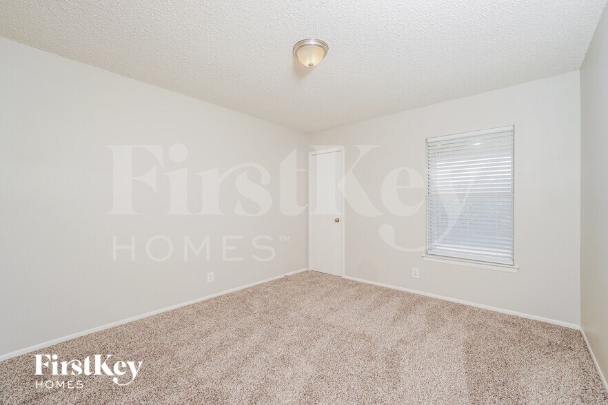 Building Photo - 14219 N Hills Village Dr