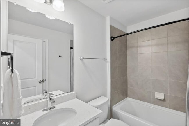Building Photo - 558 Banquet Ln