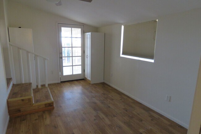 Building Photo - Quiet with Great Views! Available 11/1/25!