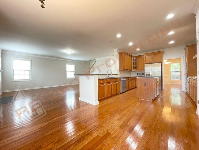 Building Photo - Lovely 5 Bedroom 4 Bathroom Single Family ...