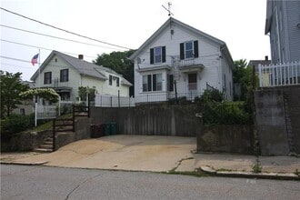 Building Photo - 76 Cottage St