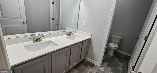 Building Photo - 352 Newshaw Dr
