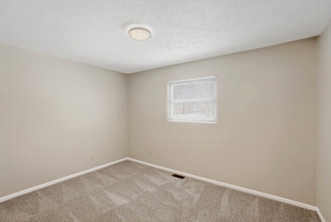 Building Photo - 3145 Dogwood Dr