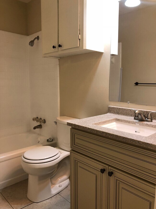 Building Photo - 605 San Benito Ct