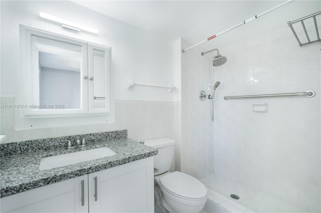 Building Photo - 13707 Kendale Lakes Cir