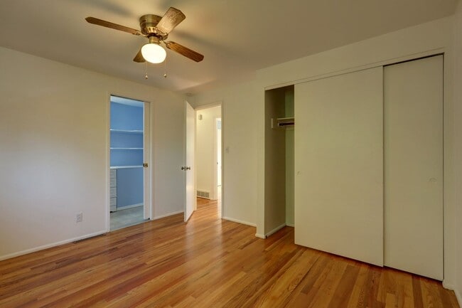 Building Photo - Lovely 4BR 1.75BA Bellevue Tri-Level Home
