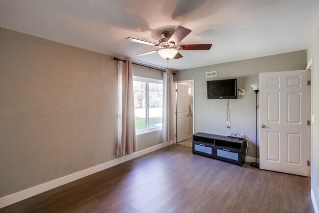 Building Photo - Single Level Poway Home on a Corner Lot