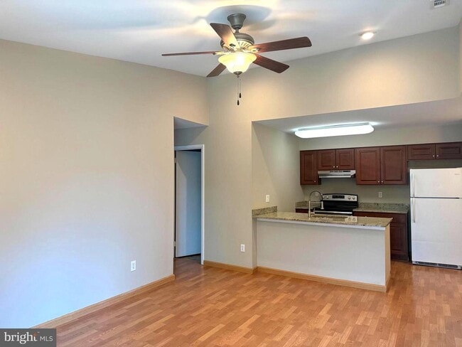 Building Photo - 258 Barclay Ct