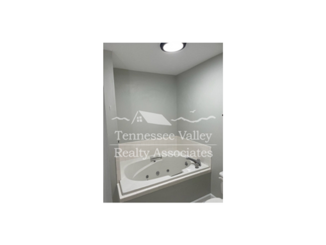 Building Photo - Charming one bedroom, one bathroom townhom...