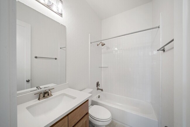 Building Photo - Stunning 4-Bed, 4.5-Bath Home with Pool Access and Private Yard in New Braunfels