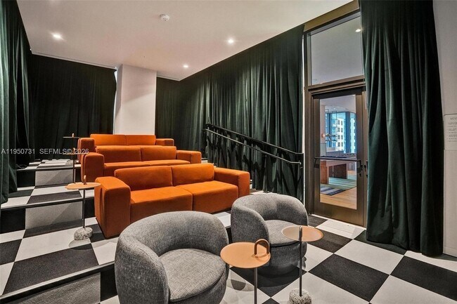 Building Photo - 11 NE 6th St