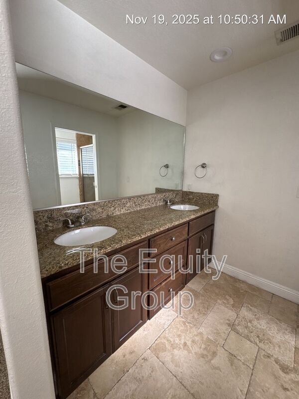 Building Photo - 4909 W Leighson Ave