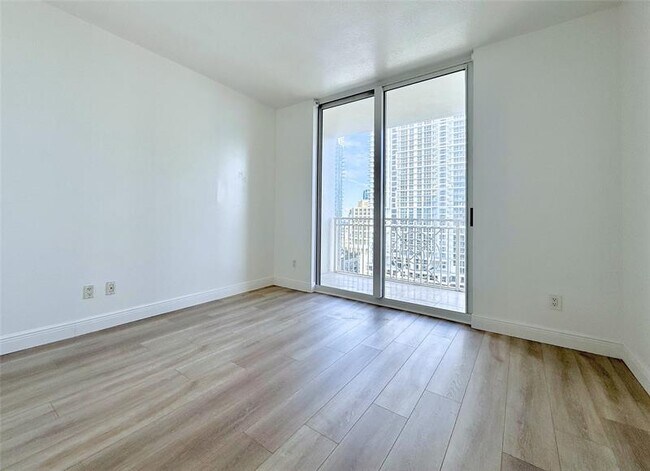 Building Photo - 511 SE 5 Ave