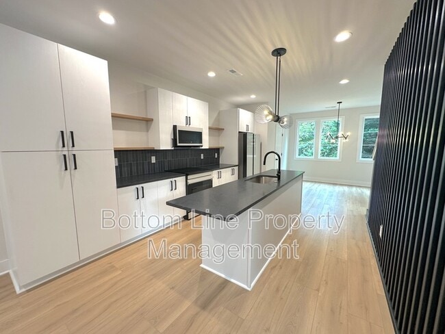 Building Photo - 1352 Briar Creek Rd