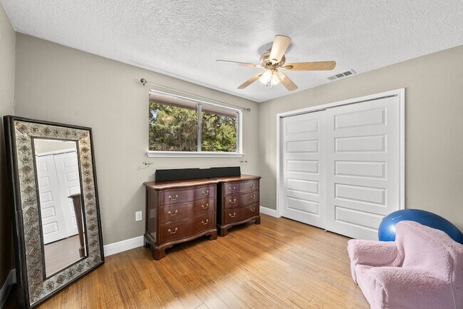Building Photo - 43 Hickory Oak Dr