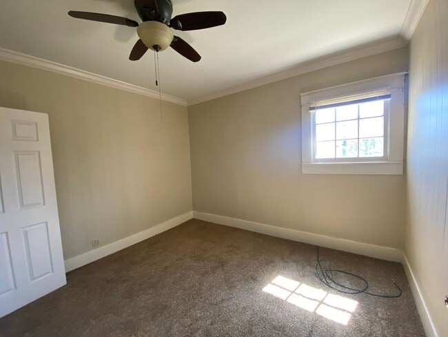 Building Photo - 105 W Cherry Ave