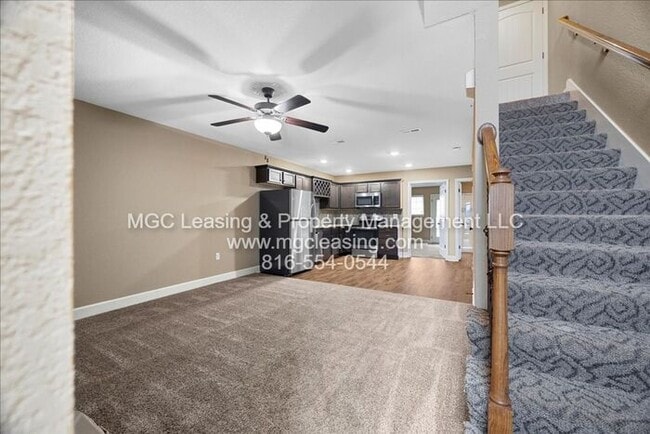 Building Photo - Foxridge Townhomes - only unit available at Foxridge until late Spring