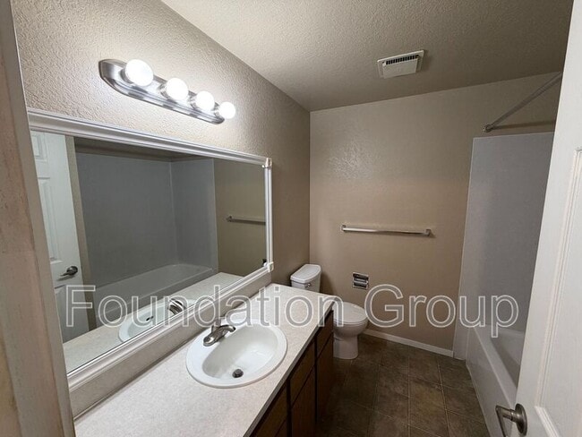 Building Photo - 938 N 100th St