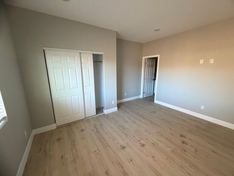 Building Photo - 1326 Malachite Ave