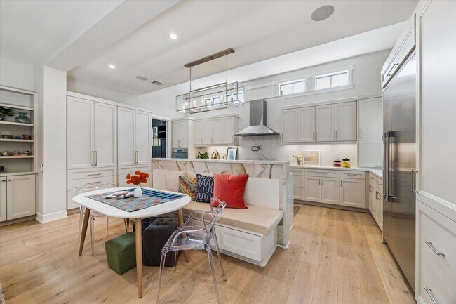 Building Photo - 1136 Woodland St