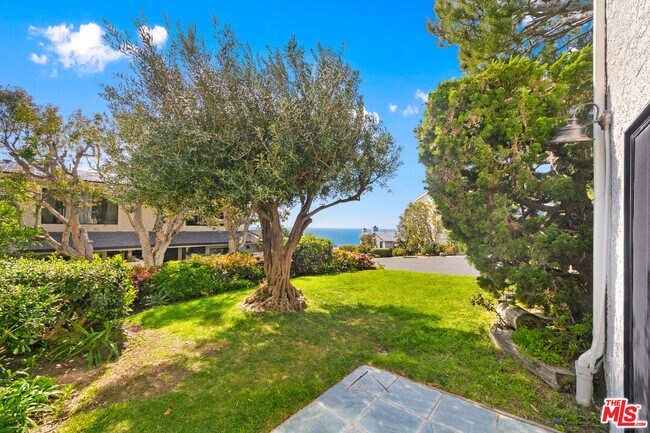 Building Photo - 6801 Seawatch Ln