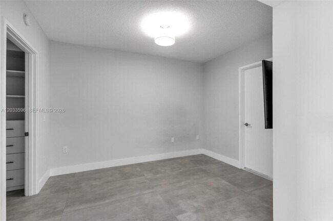 Building Photo - 300 Sunny Isles Blvd